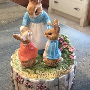 Schmid Beatrix Potter Animated Music Box …Mrs. potter with children